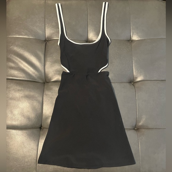 Abercrombie Side Cutout Traveler Dress - Picture 3 of 7